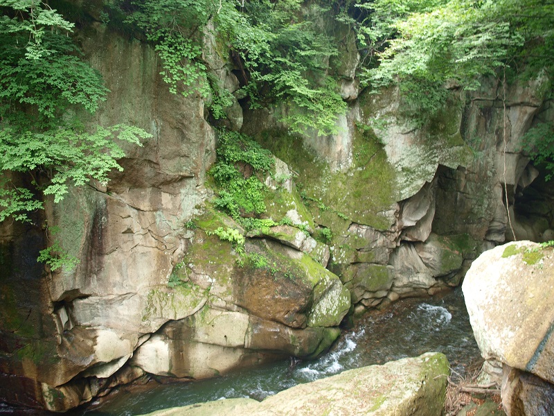八間岩