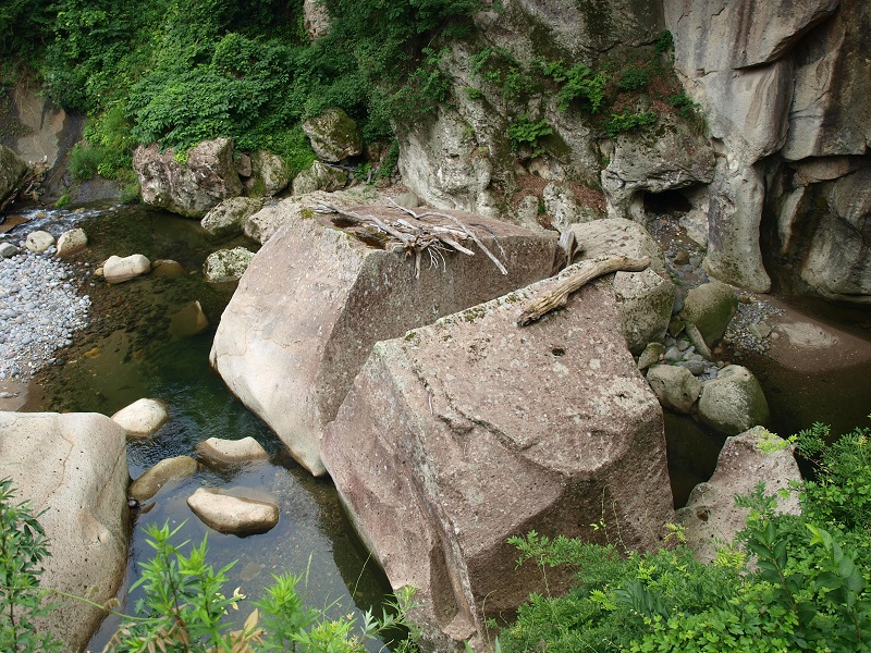 天斧岩