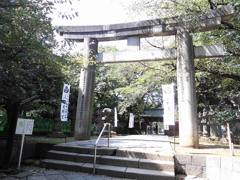 上野東照宮参道の大鳥居