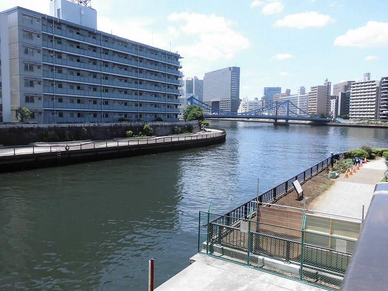 Onagigawa and Sumida rivers viewed from Mannenbashi Bridge