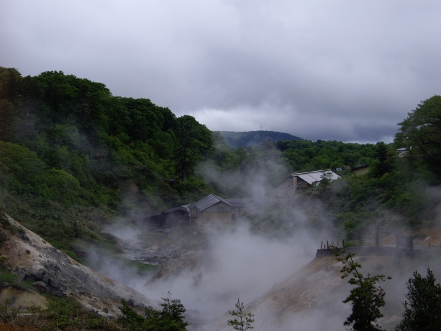 山間の温泉