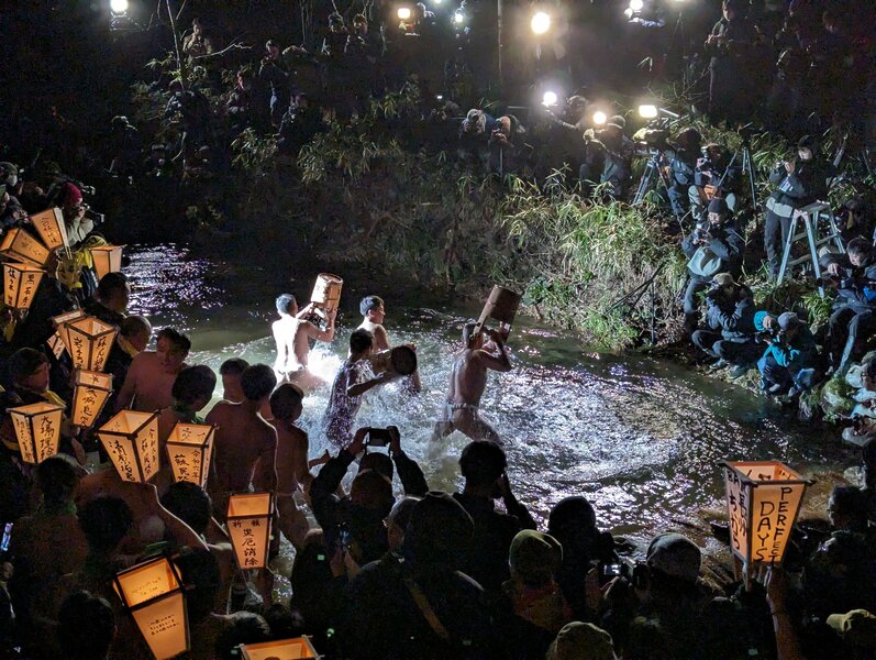 黒石寺蘇民祭「裸参り」