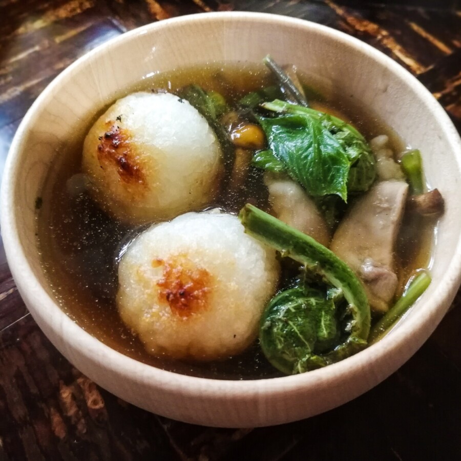 산채와 다마코모치의 국물