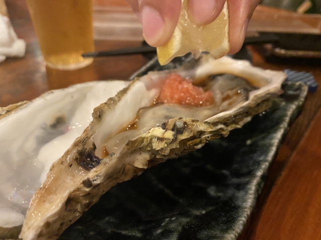 牡蠣にレモン汁