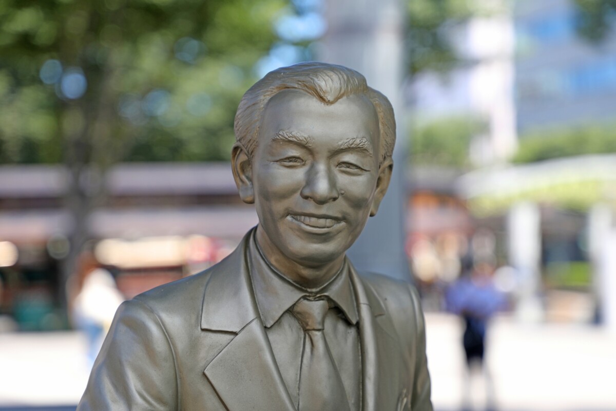 古関裕而像
