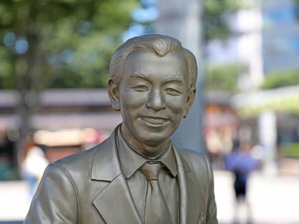 Statue of Yuji Koseki