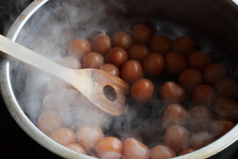 Cooking konnyaku balls