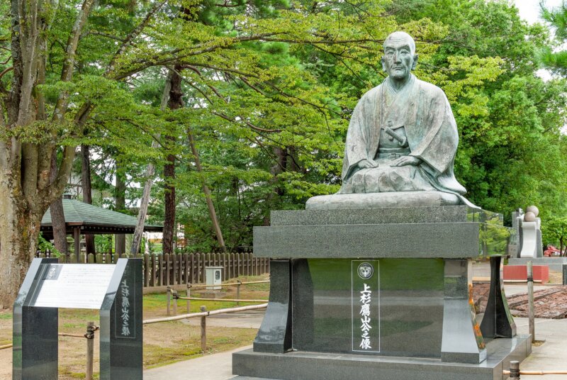 Statue de bronze d'Uesugi Takayama, sanctuaire d'Uesugi (ruines du château de Yonezawa)