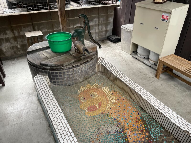 在Iroha Yokocho中存在的一口井,在那里使用了Yotsuya水。
