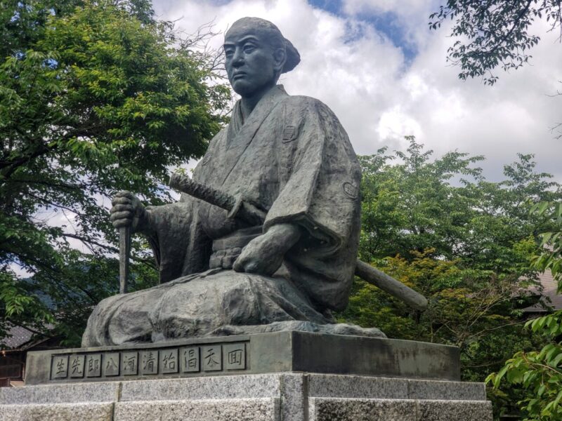 清河八郎像