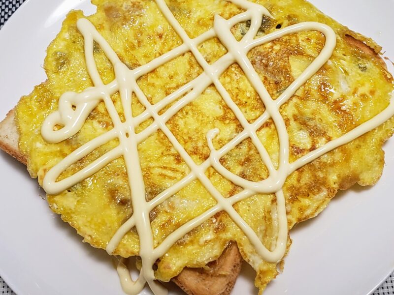Toast with pickled egg pesola
