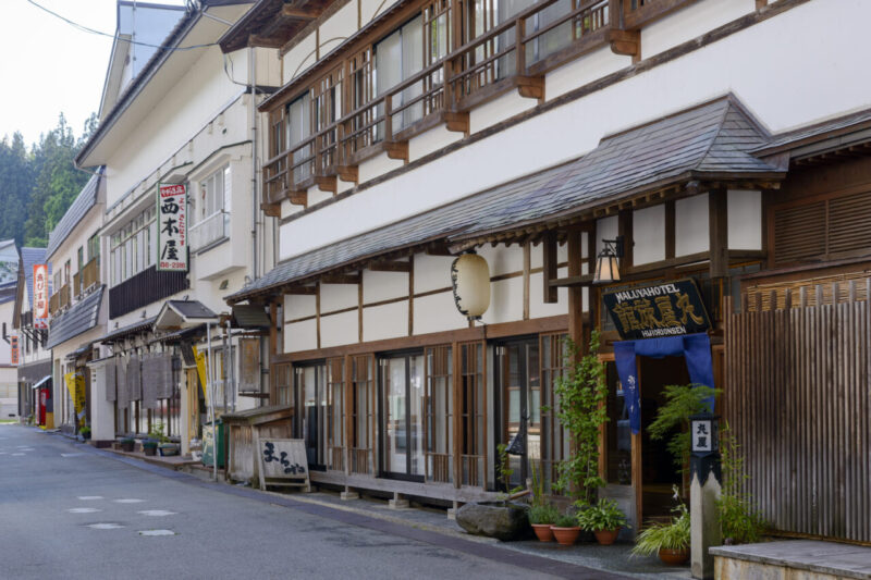 肘折温泉街並み