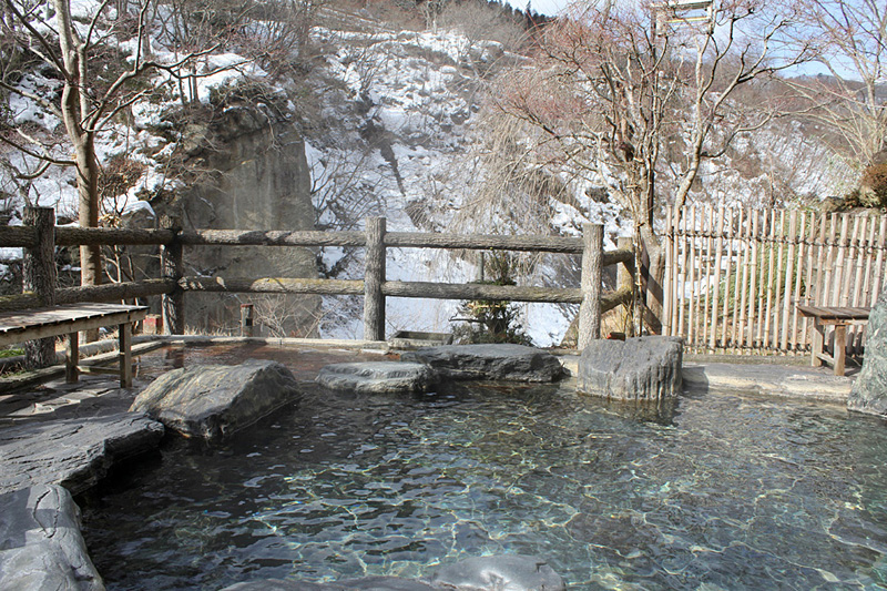 『湯野上温泉』は、無色透明なアルカリ性単純温泉 ©ふくしまの旅
