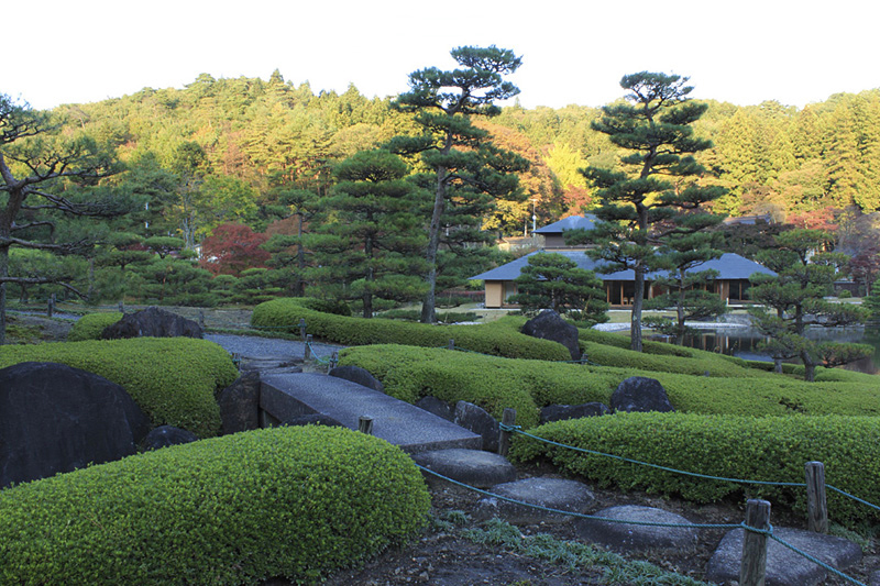 「南湖公園」内に1995年に完成した「翠楽苑」 ©ふくしまの旅