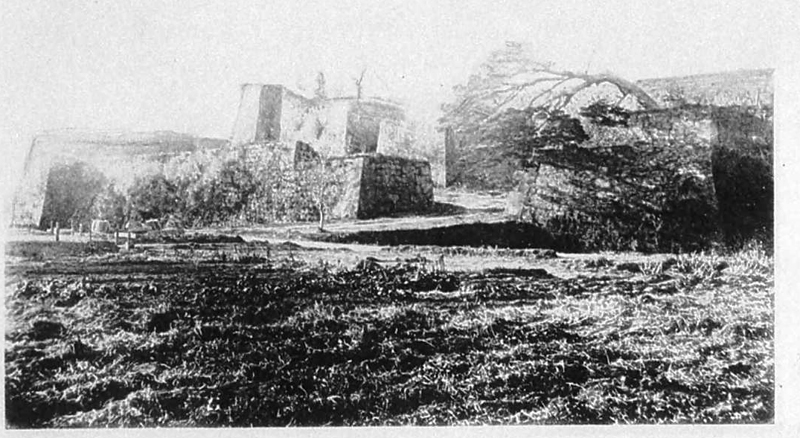 戊辰戦争で落城し石垣だけになってしまった小峰城。1910年(明治43年) 所蔵:国立国会図書館