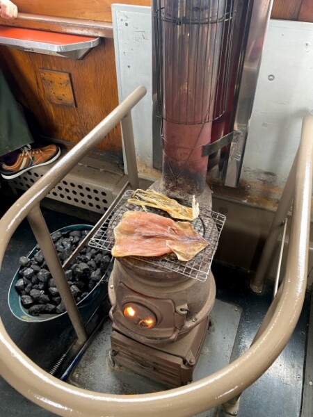 ストーブ列車でスルメ