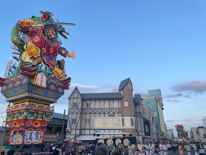 建物より大きい大型立佞武多