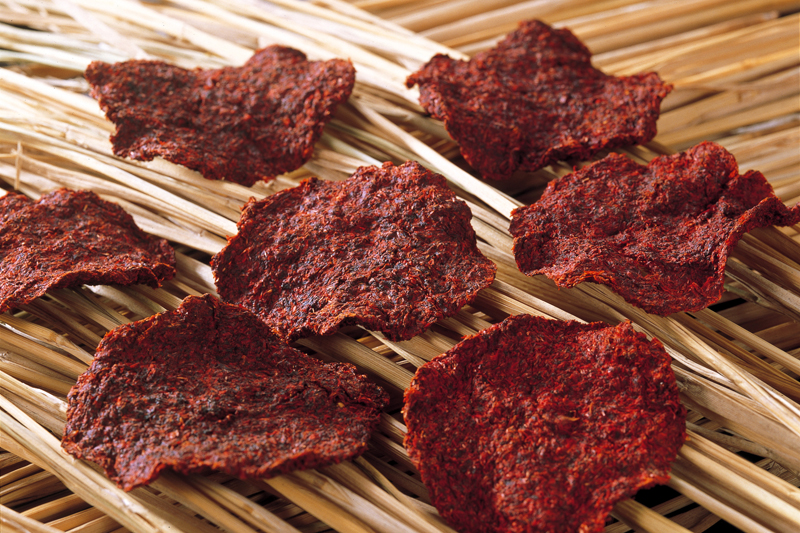 Dried red mochi ©Yamagata Prefecture