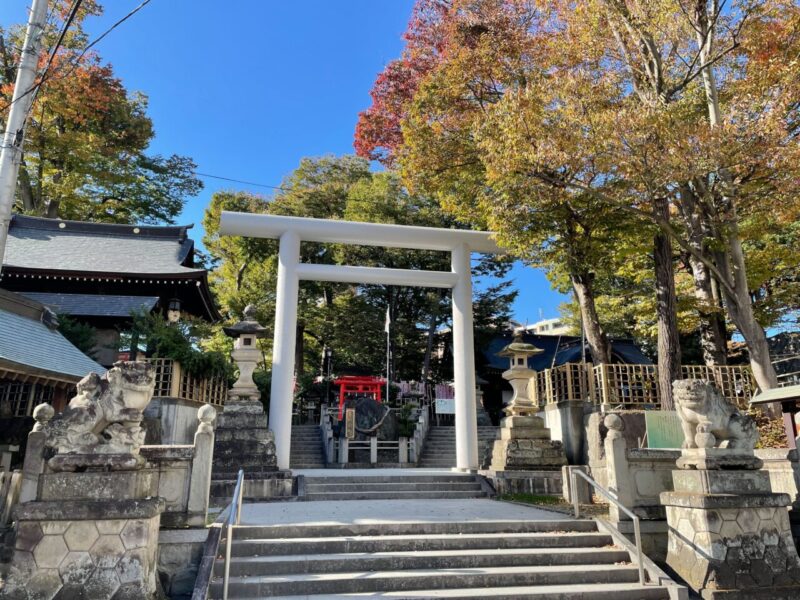 安積国造神社の境内