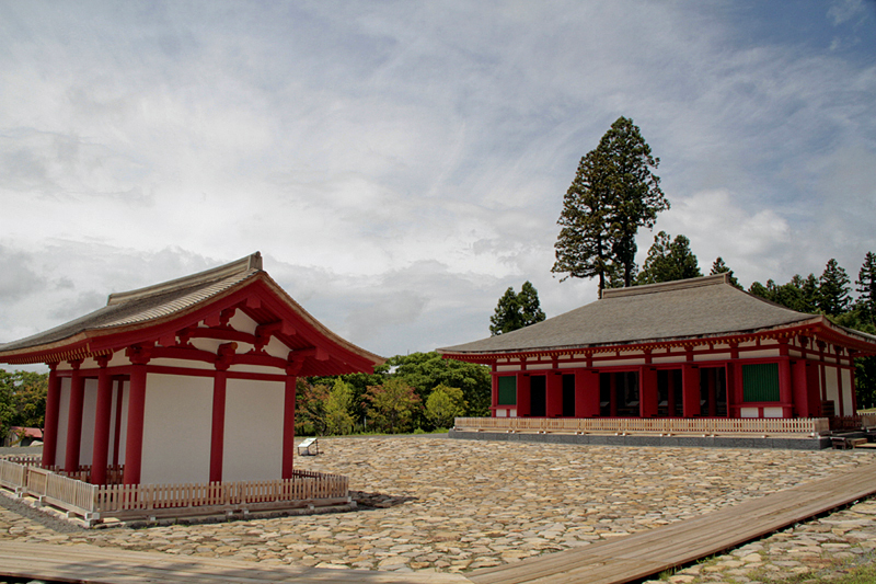 「慧日寺」の金堂(右奥)と中門(左) @ふくしまの旅