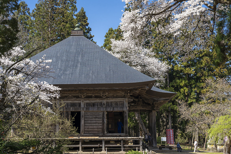 「慧日寺」より前に創建されたといわれる「法用寺」の観音堂(雀林観音堂) ©ふくしまの旅