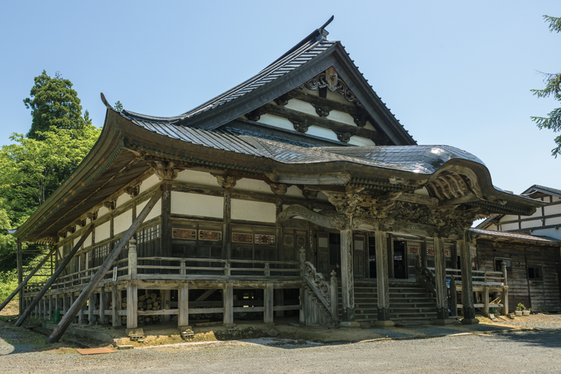 Shurenji Temple, which protects the entrance to Mt. Donodono, a reborn mountain © Journey to Yamagata