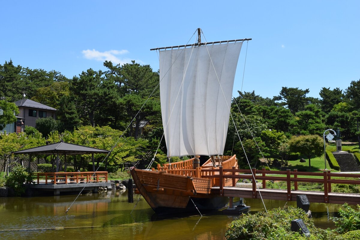 日和山公園の北前船