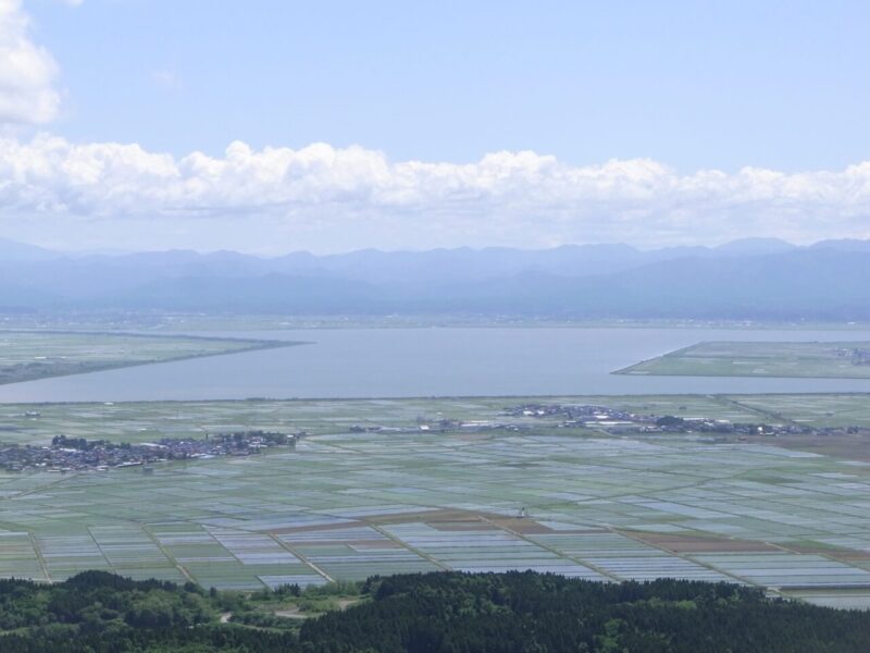 男鹿市の寒風山山頂から望む八郎潟調整池