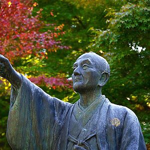 上杉鷹山公像の横顔
