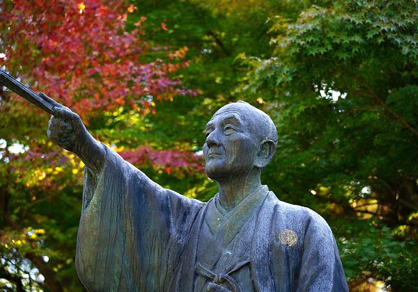 上杉鷹山公像の横顔