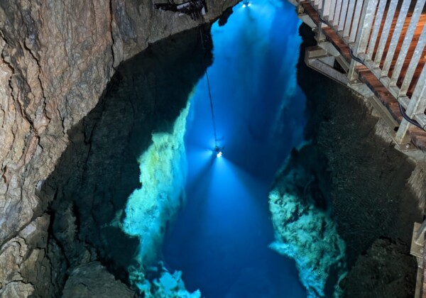 Ryusendo Cave (first underground lake)