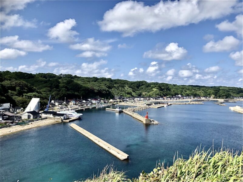 飛島の港