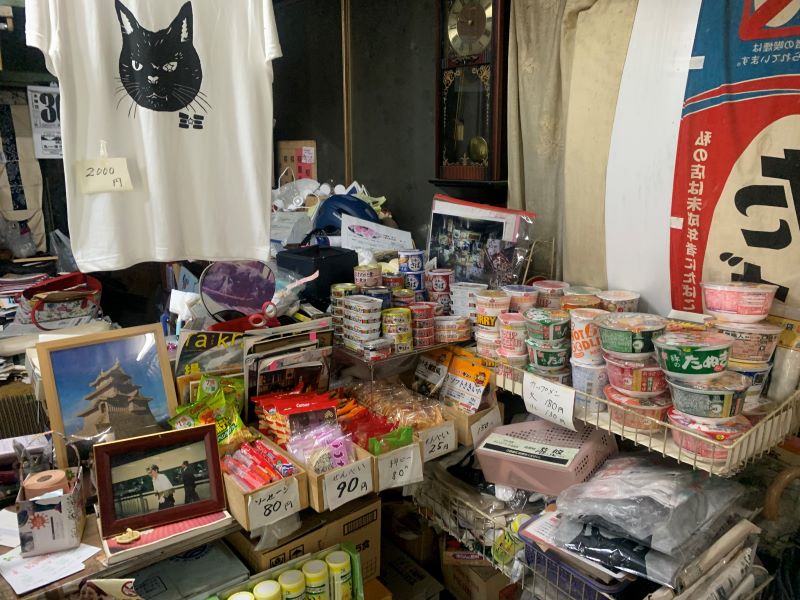 平興商店の店内