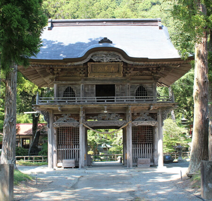 The gate of Yokoyama Fudoson