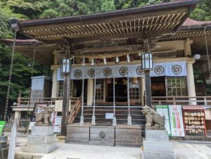 青麻神社の拝殿