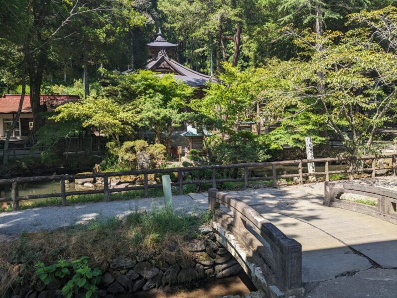 横山不動尊の池