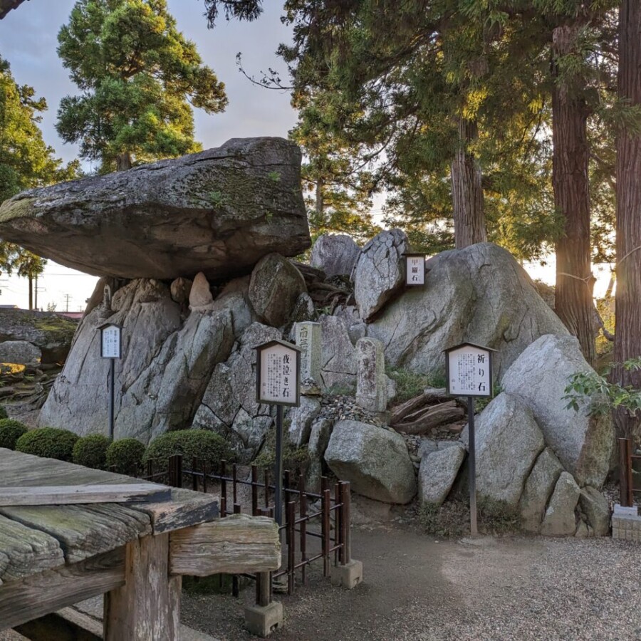 観世寺（鬼婆の住んでいた岩屋）