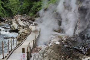小安峡大噴湯の全景