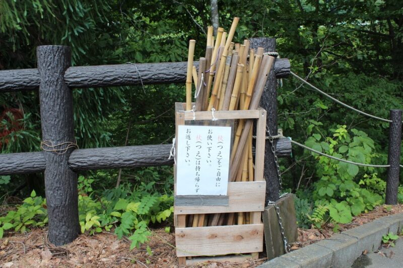 小安峡大噴湯の杖の貸し出し