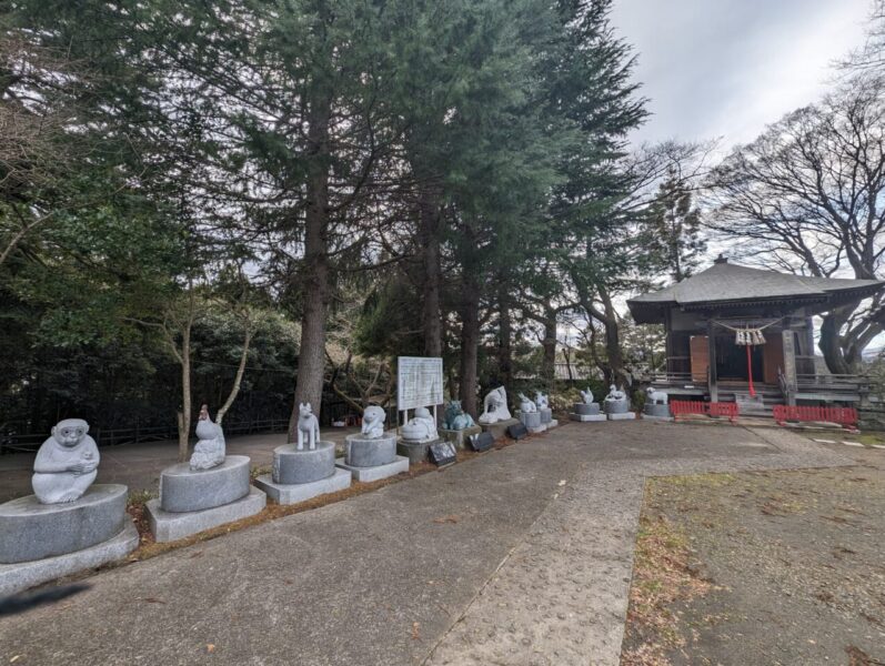十二支石像