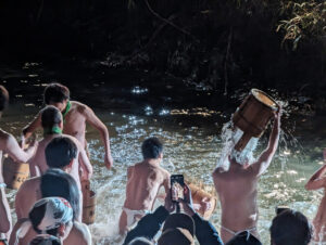 水垢離の風景