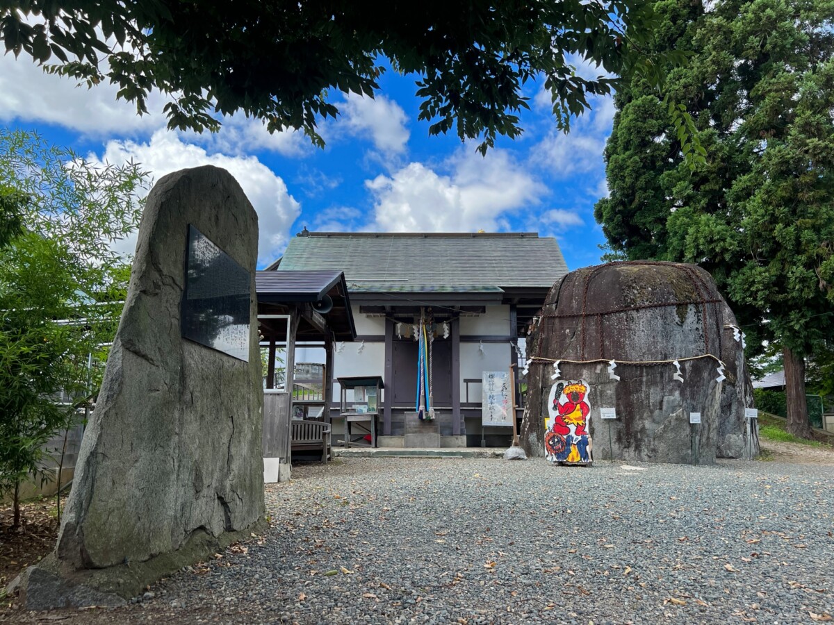 三ツ石神社