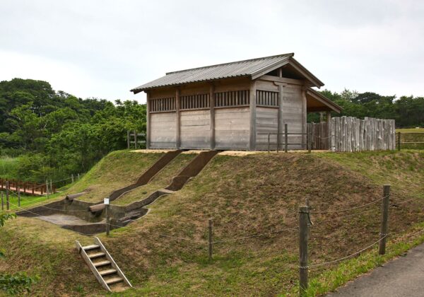 Reconstruction of a flush toilet found at the Akita Castle ruins