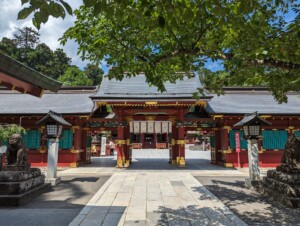 鹽竈神社の門と廻廊