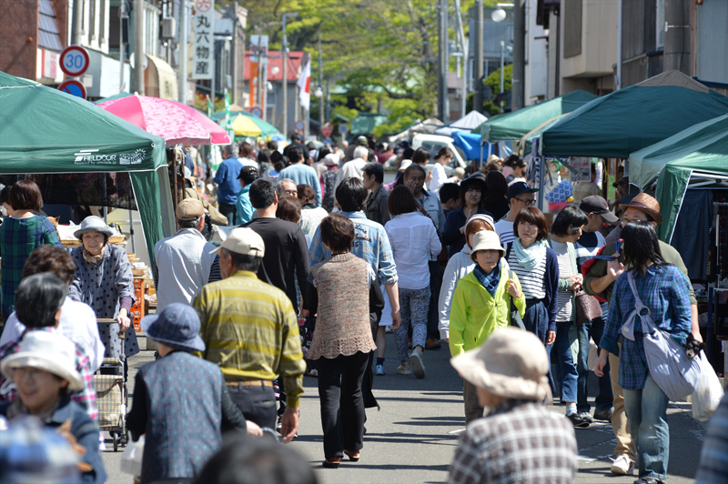 Gojome morning market