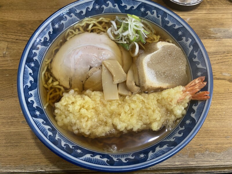 Ramen à la japonaise, garniture tempura de crevettes