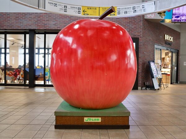 JR弘前駅のりんご