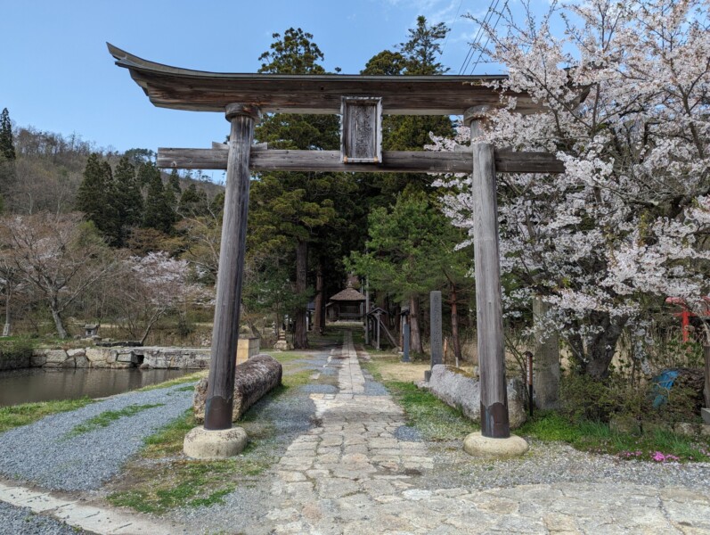 安久津八幡神社の入り口