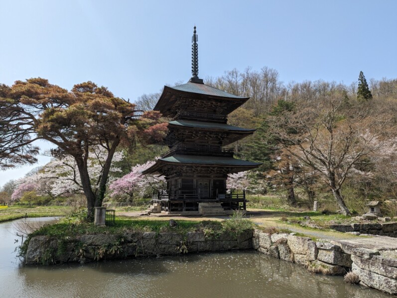 安久津八幡神社の三重塔