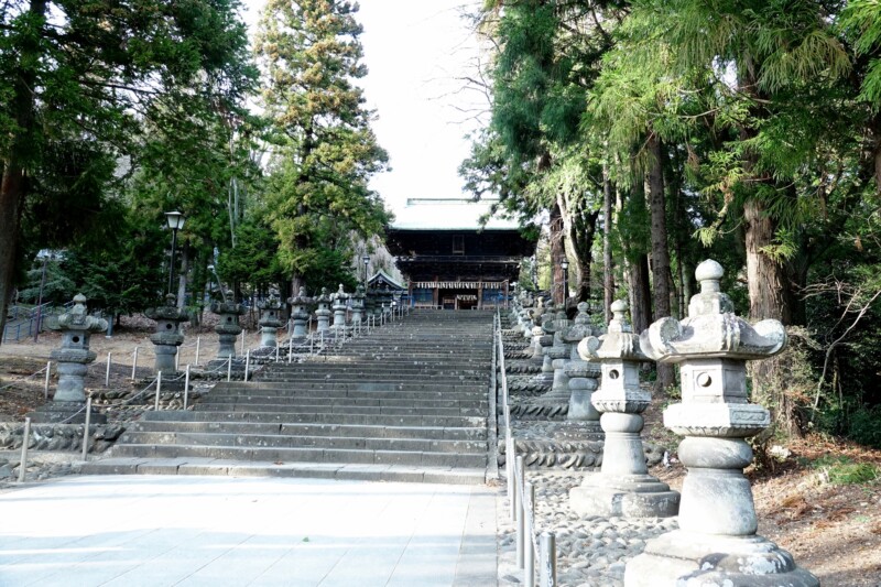 石灯笼和瑞神门(国家重要文化财产)
